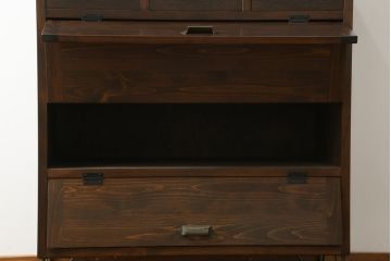 中古　ラフジュ工房オリジナル　深い木の色味と美しい木目が魅力的なパタパタ収納棚(下駄箱、ロッカー、キャビネット、戸棚)(R-076492)