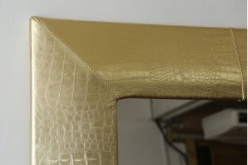 中古　FENDI CASA(フェンディ カーサ)　本革(レザー)　クロコ型押し　シンプルでスタイリッシュな佇まいが魅力的な特大姿見(全身鏡、full length、ミラー、カガミ、エンボス加工)(R-076493)