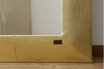 中古　FENDI CASA(フェンディ カーサ)　本革(レザー)　クロコ型押し　シンプルでスタイリッシュな佇まいが魅力的な特大姿見(全身鏡、full length、ミラー、カガミ、エンボス加工)(R-076493)