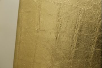 中古　FENDI CASA(フェンディ カーサ)　本革(レザー)　クロコ型押し　シンプルでスタイリッシュな佇まいが魅力的な特大姿見(全身鏡、full length、ミラー、カガミ、エンボス加工)(R-076493)