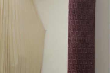 中古　FENDI CASA(フェンディ カーサ)　本革(レザー)　FFロゴ　シンプルながらゴージャスな雰囲気漂う特大姿見(全身鏡、full length、ミラー、カガミ、エンボス加工)(R-076494)