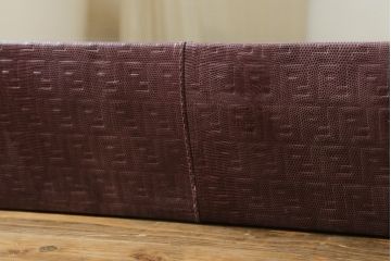 中古　FENDI CASA(フェンディ カーサ)　本革(レザー)　FFロゴ　シンプルながらゴージャスな雰囲気漂う特大姿見(全身鏡、full length、ミラー、カガミ、エンボス加工)(R-076494)