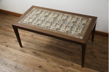 デンマークビンテージ　ROYAL COPENHAGEN(ロイヤルコペンハーゲン)×HASLEV(ハスレヴ)　BACA(バッカ)シリーズ　チーク材　タイルトップがお洒落なローテーブル(センターテーブル、コーヒーテーブル、リビングテーブル、ヴィンテージ、北欧)(R-076495)