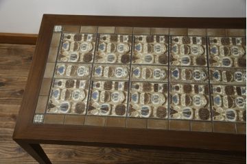 デンマークビンテージ　ROYAL COPENHAGEN(ロイヤルコペンハーゲン)×HASLEV(ハスレヴ)　BACA(バッカ)シリーズ　チーク材　タイルトップがお洒落なローテーブル(センターテーブル、コーヒーテーブル、リビングテーブル、ヴィンテージ、北欧)(R-076495)
