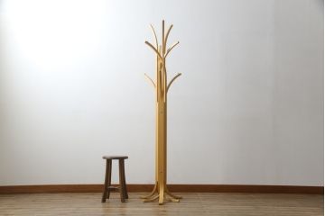 中古　美品　天童木工(Tendo)　ALBERO(アルベロ)　KEN OKUYAMA(奥山清行) デザイン 美術品のような佇まいが美しいコートハンガー(ポールハンガー、帽子掛け、店舗什器)(R-076499)
