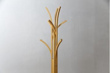中古　美品　天童木工(Tendo)　ALBERO(アルベロ)　KEN OKUYAMA(奥山清行) デザイン 美術品のような佇まいが美しいコートハンガー(ポールハンガー、帽子掛け、店舗什器)(R-076499)
