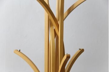 中古　美品　天童木工(Tendo)　ALBERO(アルベロ)　KEN OKUYAMA(奥山清行) デザイン 美術品のような佇まいが美しいコートハンガー(ポールハンガー、帽子掛け、店舗什器)(R-076499)