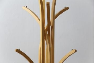中古　美品　天童木工(Tendo)　ALBERO(アルベロ)　KEN OKUYAMA(奥山清行) デザイン 美術品のような佇まいが美しいコートハンガー(ポールハンガー、帽子掛け、店舗什器)(R-076499)