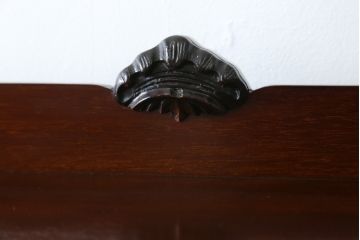 イギリスアンティーク　マホガニー材　シックな佇まいが魅力的なキャビネット(ガラスケース、ショーケース、キュリオケース、飾り棚、収納棚、戸棚、店舗什器、英国)(R-076500)