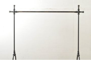 フランスビンテージ　緩やかなカーブを描く脚がお洒落な真鍮(しんちゅう)とアイアンのハンガーラック(ポールハンガー、洋服掛け、コート掛け、店舗什器、ヴィンテージ)(R-076511)