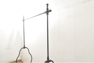 フランスビンテージ　緩やかなカーブを描く脚がお洒落な真鍮(しんちゅう)とアイアンのハンガーラック(ポールハンガー、洋服掛け、コート掛け、店舗什器、ヴィンテージ)(R-076511)
