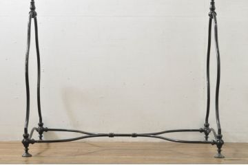 フランスビンテージ　緩やかなカーブを描く脚がお洒落な真鍮(しんちゅう)とアイアンのハンガーラック(ポールハンガー、洋服掛け、コート掛け、店舗什器、ヴィンテージ)(R-076512)