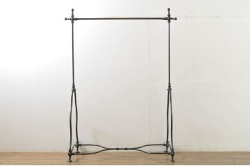 フランスビンテージ　緩やかなカーブを描く脚がお洒落な真鍮(しんちゅう)とアイアンのハンガーラック(ポールハンガー、洋服掛け、コート掛け、店舗什器、ヴィンテージ)(R-076523)