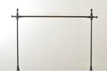 フランスビンテージ　緩やかなカーブを描く脚がお洒落な真鍮(しんちゅう)とアイアンのハンガーラック(ポールハンガー、洋服掛け、コート掛け、店舗什器、ヴィンテージ)(R-076523)