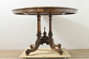 中古　スペイン製　バロッサバレンティ(VARO,S.A. VALENTI)　重厚でクラシカルな佇まいが目を惹くオーバルダイニングテーブル(オーバルテーブル、食卓、4人掛け、6人掛け)(定価約150万円)(R-076528)