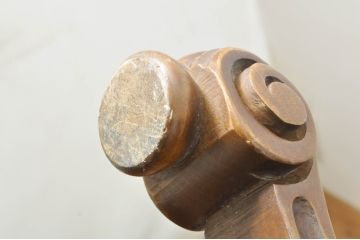 中古　スペイン製　バロッサバレンティ(VARO,S.A. VALENTI)　重厚でクラシカルな佇まいが目を惹くオーバルダイニングテーブル(オーバルテーブル、食卓、4人掛け、6人掛け)(定価約150万円)(R-076528)