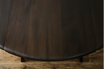 イギリスヴィンテージ　ERCOL(アーコール)　ニレ材　シンプルなデザインと機能性の良さが魅力的なバタフライダイニングテーブル　(R-076529)