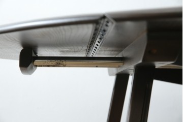 イギリスヴィンテージ　ERCOL(アーコール)　ニレ材　シンプルなデザインと機能性の良さが魅力的なバタフライダイニングテーブル　(R-076529)