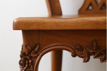 海外ビンテージ　チーク材　美しい彫刻のカービングダイニングチェア(板座チェア、椅子、イス、ヴィンテージ)(R-076530)