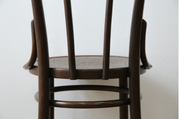 アンティーク家具　ポーランド　MUNDUS and J&J Kohn Ltd(ムンダス&ヤコブ・ヨゼフコーン社)　しなやかなループを描く曲げ木のデザインが美しいベントウッドチェア　(R-076531)