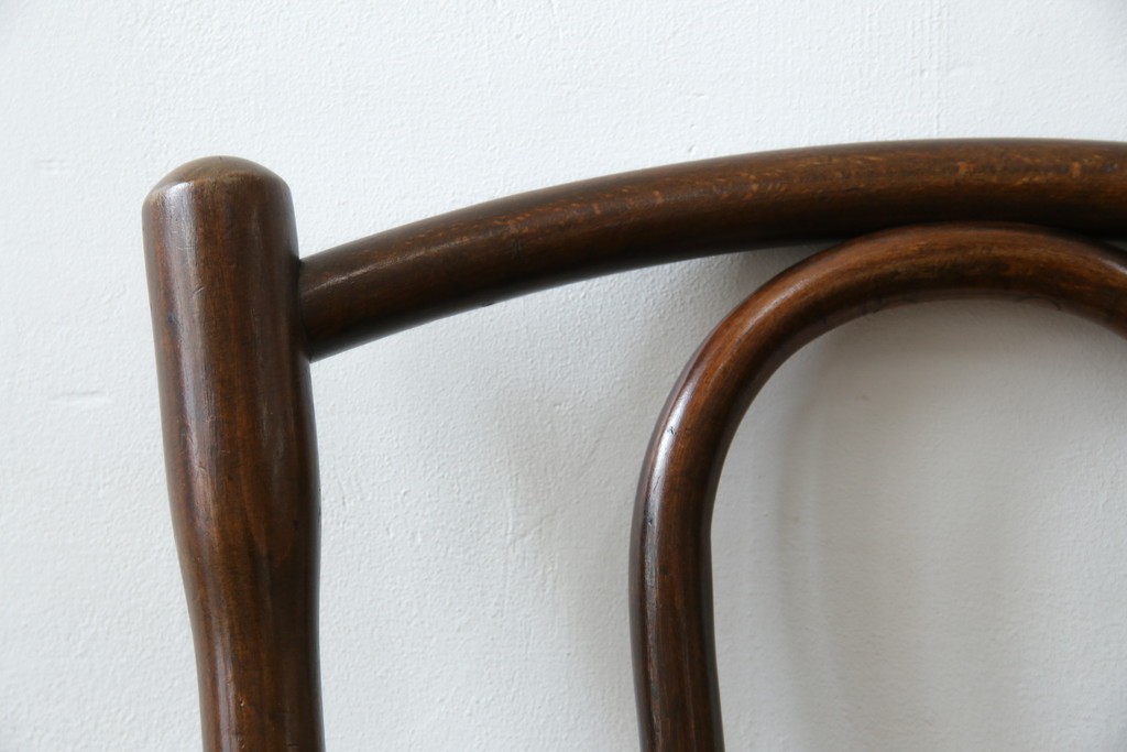 アンティーク家具　ポーランド　MUNDUS and J&J Kohn Ltd(ムンダス&ヤコブ・ヨゼフコーン社)　しなやかなループを描く曲げ木のデザインが美しいベントウッドチェア　(R-076531)