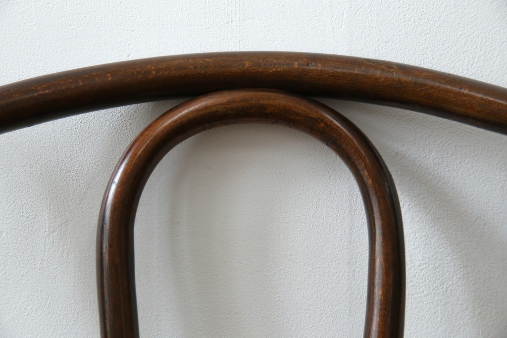 アンティーク家具　ポーランド　MUNDUS and J&J Kohn Ltd(ムンダス&ヤコブ・ヨゼフコーン社)　しなやかなループを描く曲げ木のデザインが美しいベントウッドチェア　(R-076531)