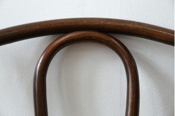 アンティーク家具　ポーランド　MUNDUS and J&J Kohn Ltd(ムンダス&ヤコブ・ヨゼフコーン社)　しなやかなループを描く曲げ木のデザインが美しいベントウッドチェア　(R-076531)