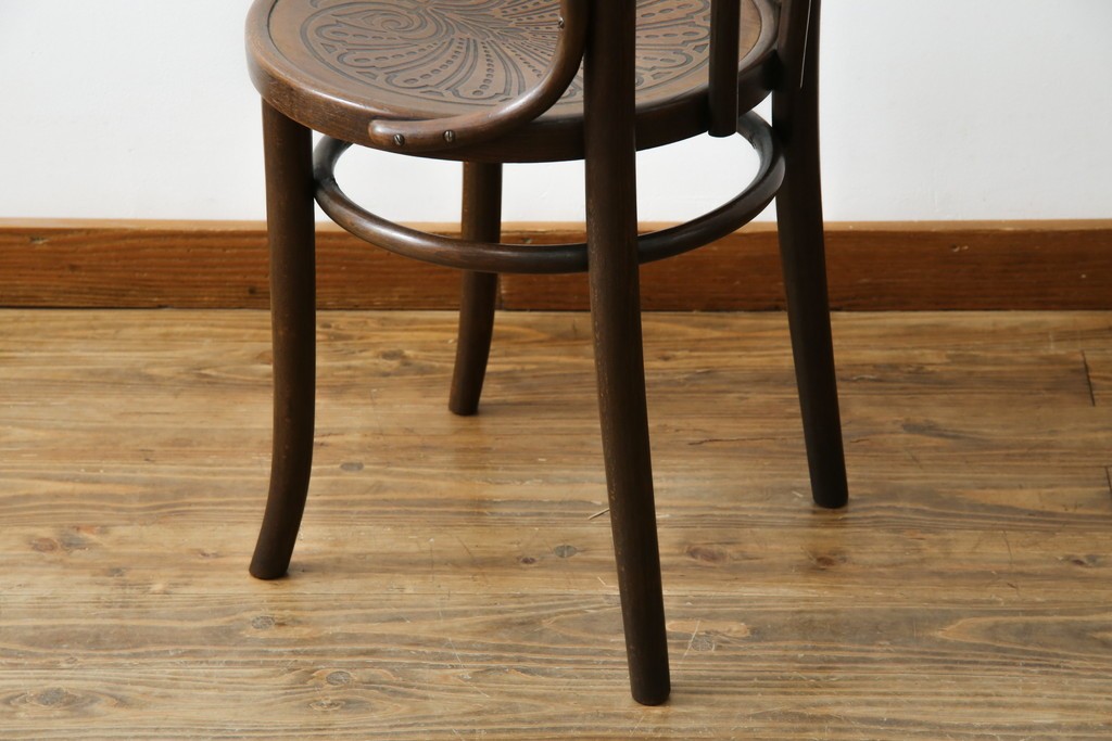 アンティーク家具　ポーランド　MUNDUS and J&J Kohn Ltd(ムンダス&ヤコブ・ヨゼフコーン社)　しなやかなループを描く曲げ木のデザインが美しいベントウッドチェア　(R-076531)