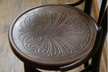 アンティーク家具　ポーランド　MUNDUS and J&J Kohn Ltd(ムンダス&ヤコブ・ヨゼフコーン社)　しなやかなループを描く曲げ木のデザインが美しいベントウッドチェア　(R-076531)