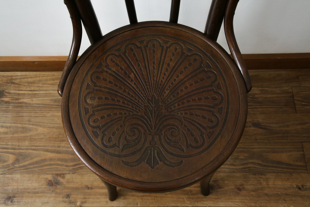 アンティーク家具　ポーランド　MUNDUS and J&J Kohn Ltd(ムンダス&ヤコブ・ヨゼフコーン社)　しなやかなループを描く曲げ木のデザインが美しいベントウッドチェア　(R-076531)