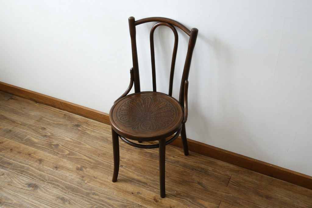 アンティーク家具　ポーランド　MUNDUS and J&J Kohn Ltd(ムンダス&ヤコブ・ヨゼフコーン社)　しなやかなループを描く曲げ木のデザインが美しいベントウッドチェア　(R-076531)