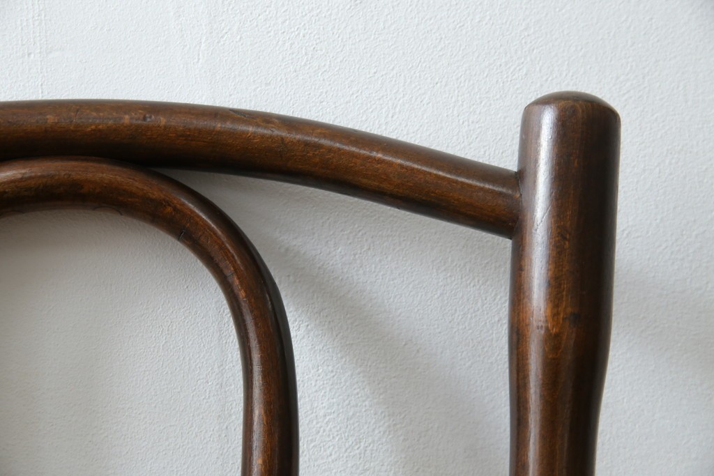 アンティーク家具　ポーランド　MUNDUS and J&J Kohn Ltd(ムンダス&ヤコブ・ヨゼフコーン社)　しなやかなループを描く曲げ木のデザインが美しいベントウッドチェア　(R-076531)