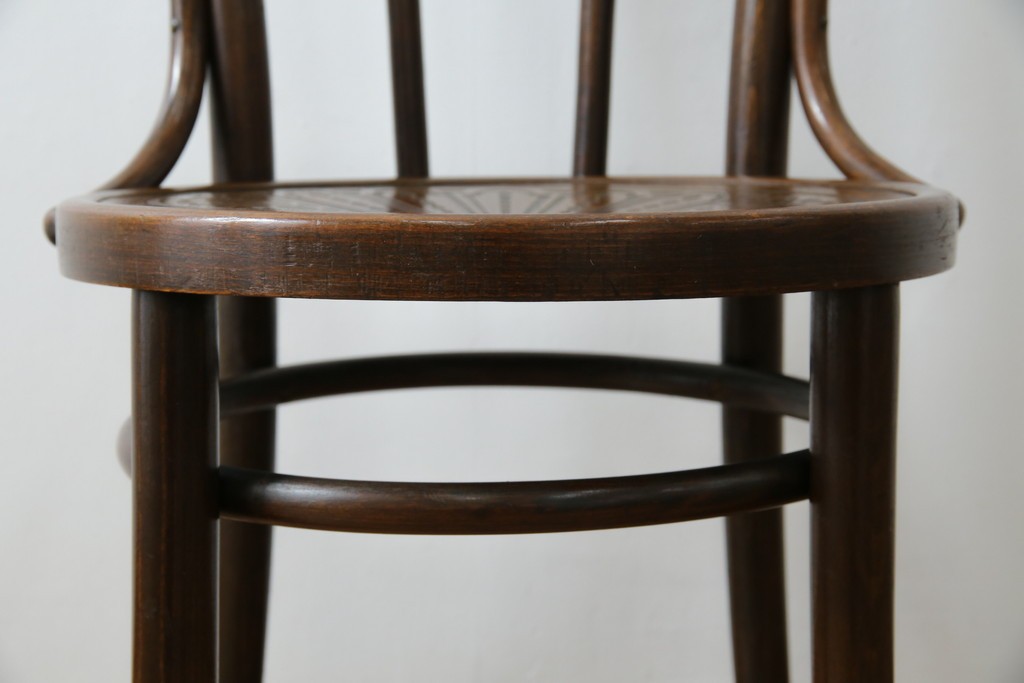 アンティーク家具　ポーランド　MUNDUS and J&J Kohn Ltd(ムンダス&ヤコブ・ヨゼフコーン社)　しなやかなループを描く曲げ木のデザインが美しいベントウッドチェア　(R-076531)