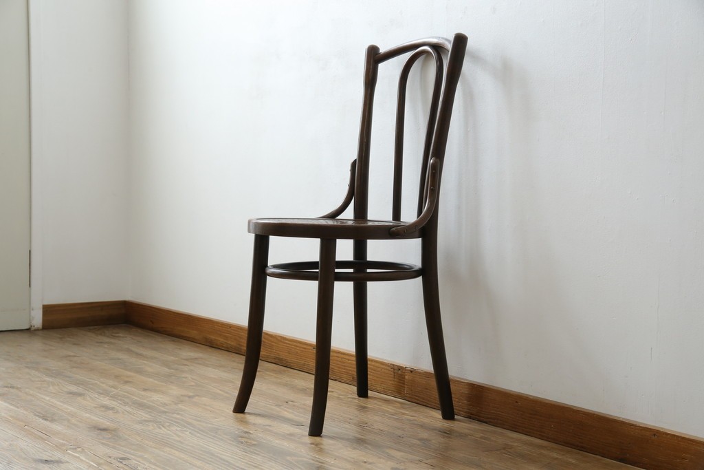 アンティーク家具　ポーランド　MUNDUS and J&J Kohn Ltd(ムンダス&ヤコブ・ヨゼフコーン社)　しなやかなループを描く曲げ木のデザインが美しいベントウッドチェア　(R-076531)