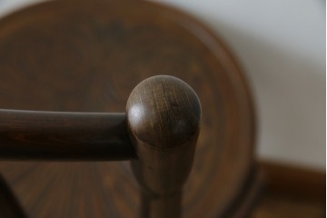 アンティーク家具　ポーランド　MUNDUS and J&J Kohn Ltd(ムンダス&ヤコブ・ヨゼフコーン社)　しなやかなループを描く曲げ木のデザインが美しいベントウッドチェア　(R-076531)