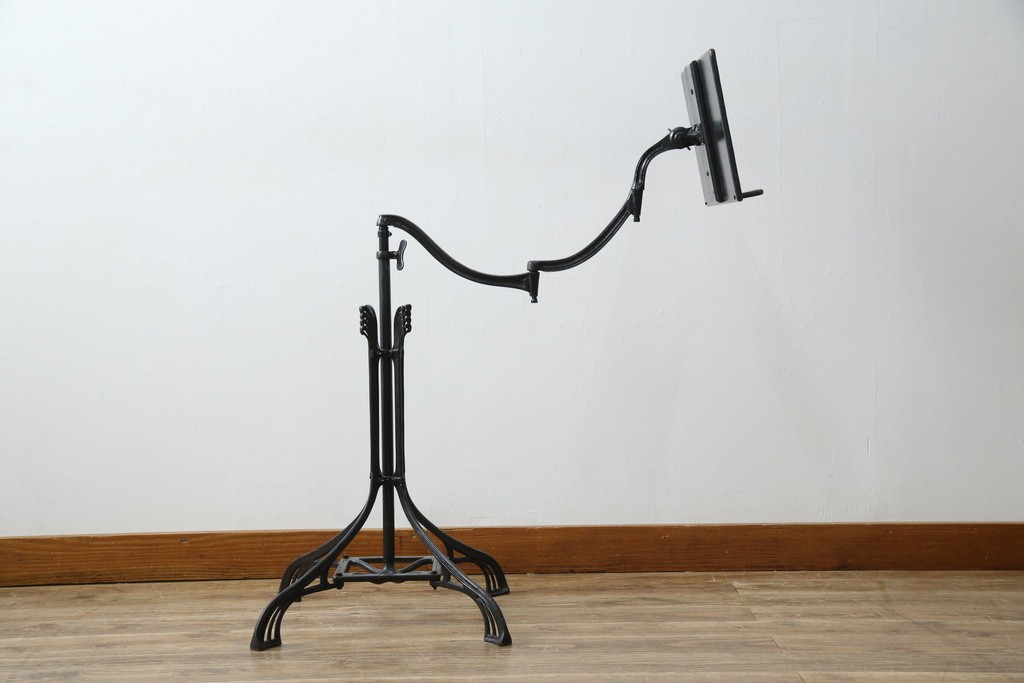 フランスアンティーク　ヨーロピアンな雰囲気漂う譜面台　(R-076532)