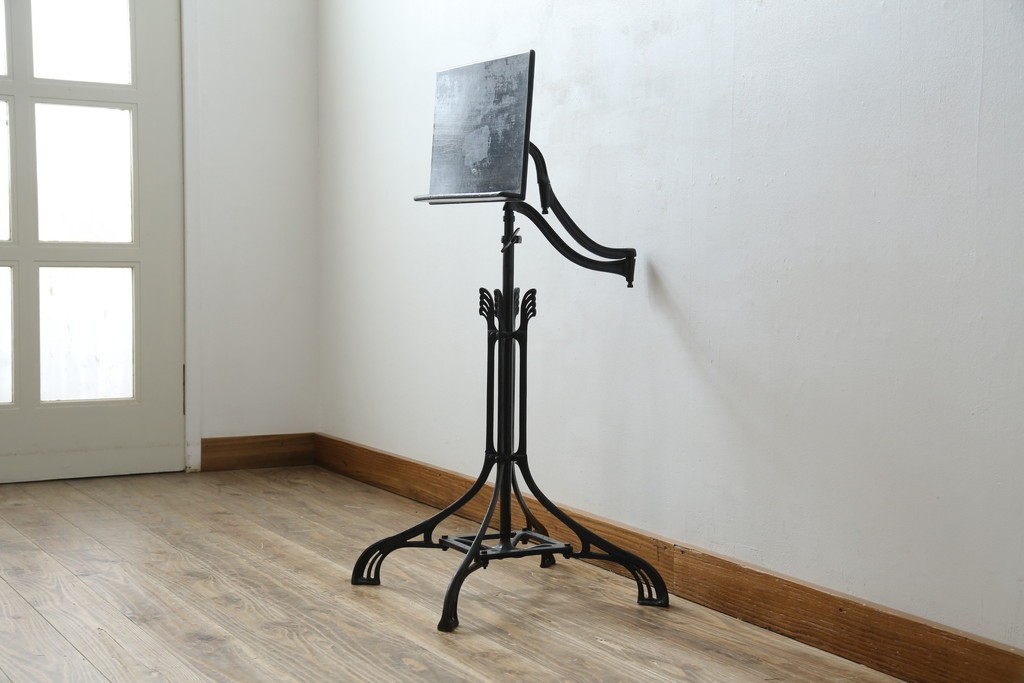 フランスアンティーク　ヨーロピアンな雰囲気漂う譜面台　(R-076532)