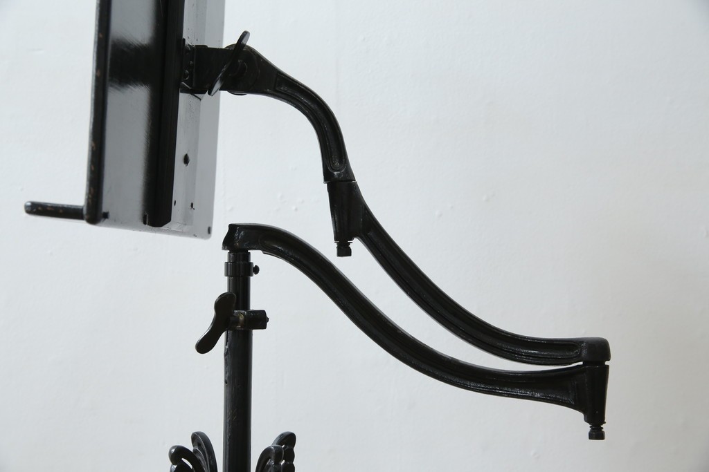 フランスアンティーク　ヨーロピアンな雰囲気漂う譜面台　(R-076532)