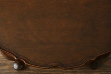 イギリスアンティーク　マホガニー材　クラシカルな佇まいが目を惹くサイドテーブル(ラウンドテーブル、丸テーブル、コーヒーテーブル、カフェテーブル、英国)(R-076533)