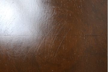 イギリスアンティーク　マホガニー材　クラシカルな佇まいが目を惹くサイドテーブル(ラウンドテーブル、丸テーブル、コーヒーテーブル、カフェテーブル、英国)(R-076533)