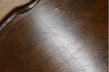 イギリスアンティーク　マホガニー材　クラシカルな佇まいが目を惹くサイドテーブル(ラウンドテーブル、丸テーブル、コーヒーテーブル、カフェテーブル、英国)(R-076533)