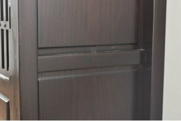 中古　広島県　博永家具　重厚感ある佇まいが魅力的な五尺水屋箪笥サイドボード(食器棚、戸棚、収納棚、キャビネット)(R-076534)