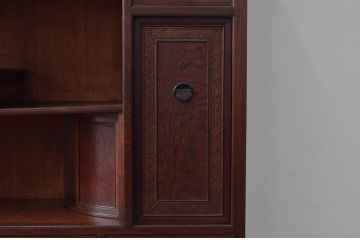 和製アンティーク　激レア　希少!!　図録級　高級品　指物工芸家具　象嵌入り　前面欅(ケヤキ)材　玉杢　趣のある佇まいが魅力的な収納棚(キャビネット、違い棚、茶箪笥、茶棚、飾り棚、戸棚)(R-076537)