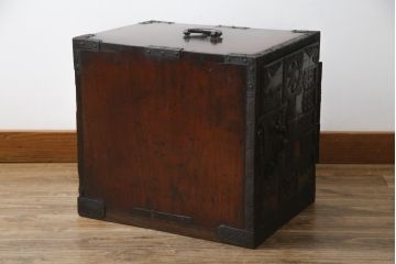 和製アンティーク　前面欅(ケヤキ)材　掛硯型　時代の流れを感じる佇まいが魅力的な佐渡船箪笥(舟箪笥、懸硯型、和箪笥、時代箪笥、小物収納)(R-076543)
