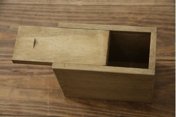 和製アンティーク　前面欅(ケヤキ)材　掛硯型　時代の流れを感じる佇まいが魅力的な佐渡船箪笥(舟箪笥、懸硯型、和箪笥、時代箪笥、小物収納)(R-076543)