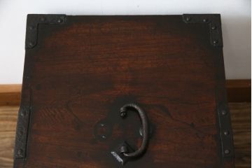 和製アンティーク　前面欅(ケヤキ)材　掛硯型　時代の流れを感じる佇まいが魅力的な佐渡船箪笥(舟箪笥、懸硯型、和箪笥、時代箪笥、小物収納)(R-076543)