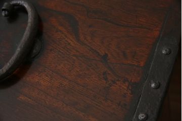 和製アンティーク　前面欅(ケヤキ)材　掛硯型　時代の流れを感じる佇まいが魅力的な佐渡船箪笥(舟箪笥、懸硯型、和箪笥、時代箪笥、小物収納)(R-076543)