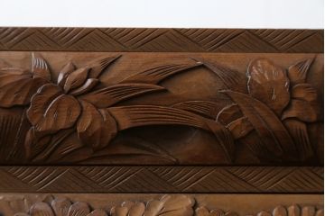 中古　日光彫り　菖蒲・菊・牡丹　三種の花の彫りが美しい小引き出し(卓上収納、小物収納)(R-076545)