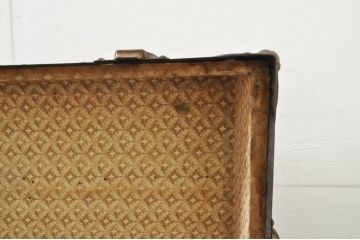 ヨーロッパアンティーク　重厚な金具が目を引く船トランク(舟トランク、ブランケットボックス、トランクテーブル、センターテーブル、ローテーブル、ディスプレイ雑貨、収納箱、店舗什器)(R-076546)