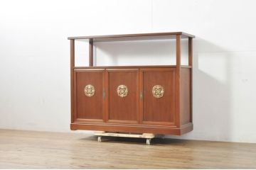中古　高級品!!　指物工芸家具　総欅(ケヤキ)材　漆塗り　螺鈿(ラデン)　象嵌と漆絵入りの飾り棚(茶棚、サイドボード、収納棚、戸棚)(定価約120万円)(R-076551)